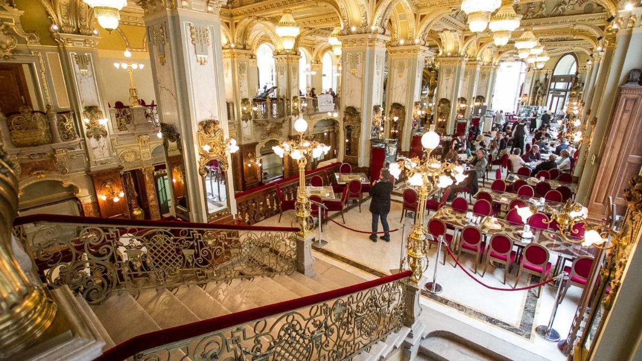 Andrassy Boulevard Budapest Esterno foto